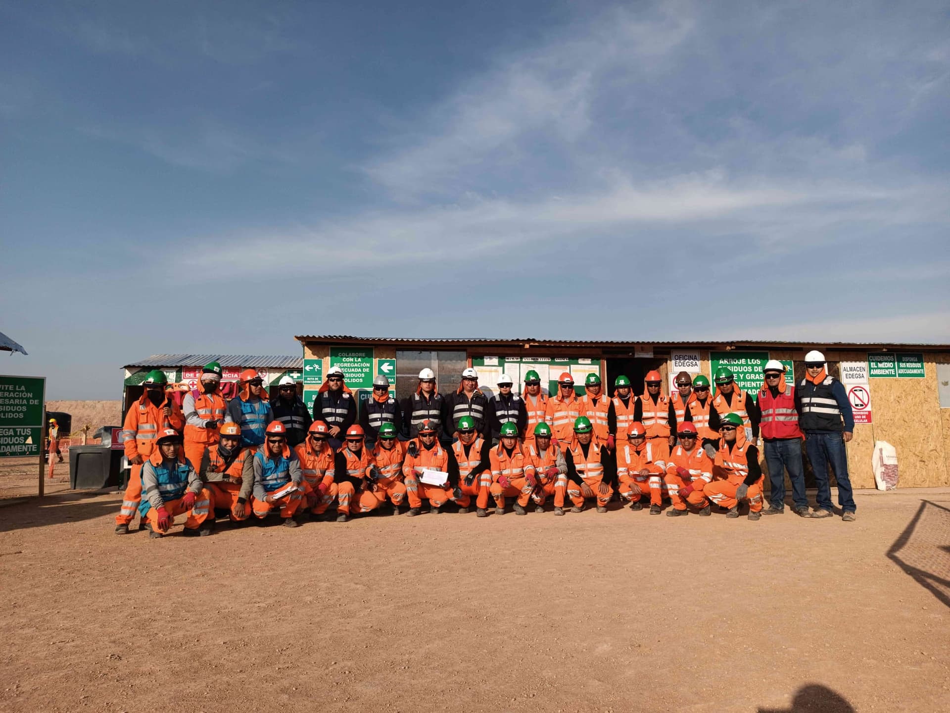Equipo de EDEGSA Contratistas Generales en obra